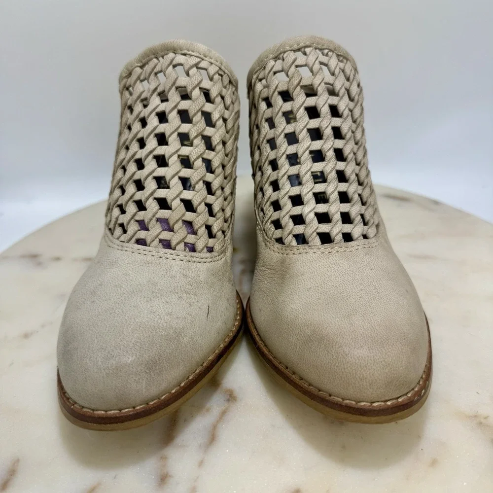 VERY VOLATILE Los Angeles Gray Woven Leather Clog Mules Heels Women's Size 7